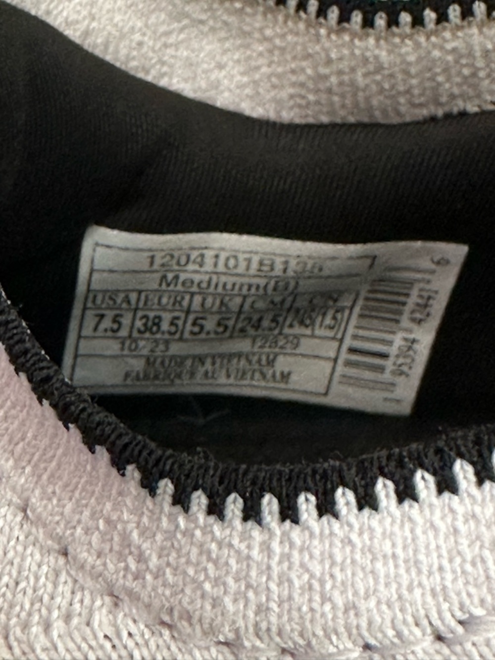 Brooks White and Black Women's Running Sneakers.  Glycerin - Picture 7 of 8